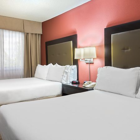 Holiday Inn Express Hotel & Suites Kendall East-Miami By Ihg Екстериор снимка