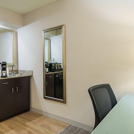 Holiday Inn Express Hotel & Suites Kendall East-Miami By Ihg Екстериор снимка