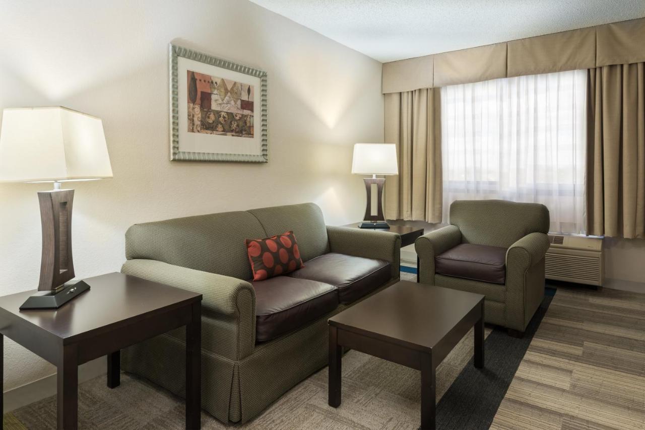Holiday Inn Express Hotel & Suites Kendall East-Miami By Ihg Екстериор снимка